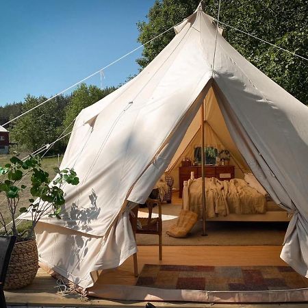 Idyllisk Glamping Rett Ved Elven Hotel Шиен Екстериор снимка